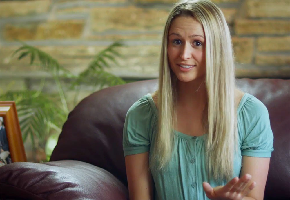 blonde woman talking while sitting on a couch &mdash; video marketing